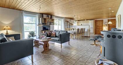 Stunning home in Ulfborg with kitchen