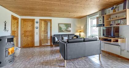 Stunning home in Ulfborg with kitchen