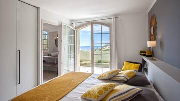 6 quartos, ferros/tábuas de passar roupa, Wi-Fi, roupa de cama