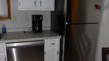 冰箱、微波炉、烤箱、炉灶