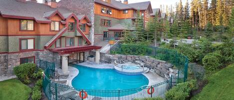 屋外プール、温水プール