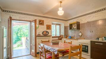 Kühlschrank, Herdplatte, Geschirrspüler