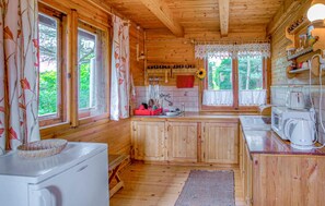 Fridge, microwave, stovetop, cookware/dishes/utensils
