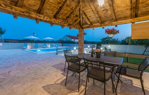 Outdoor dining - Awesome apartment in Gornje Rastane (Gornje Rastane)