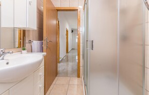 Shower, hair dryer - Awesome apartment in Gornje Rastane (Gornje Rastane)