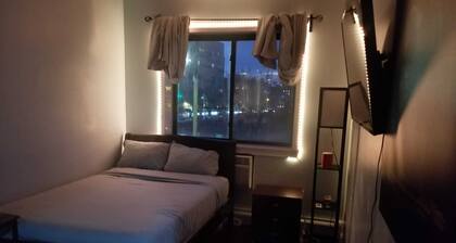 Ambient 2BR/2BA For Groups - 15 Min to City