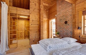 5 bedrooms, travel crib, free WiFi - Nice home in Frederikshavn with WiFi (Frederikshavn)