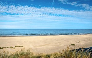 Beach nearby, fishing - Nice home in Løkken with sauna (Løkken)