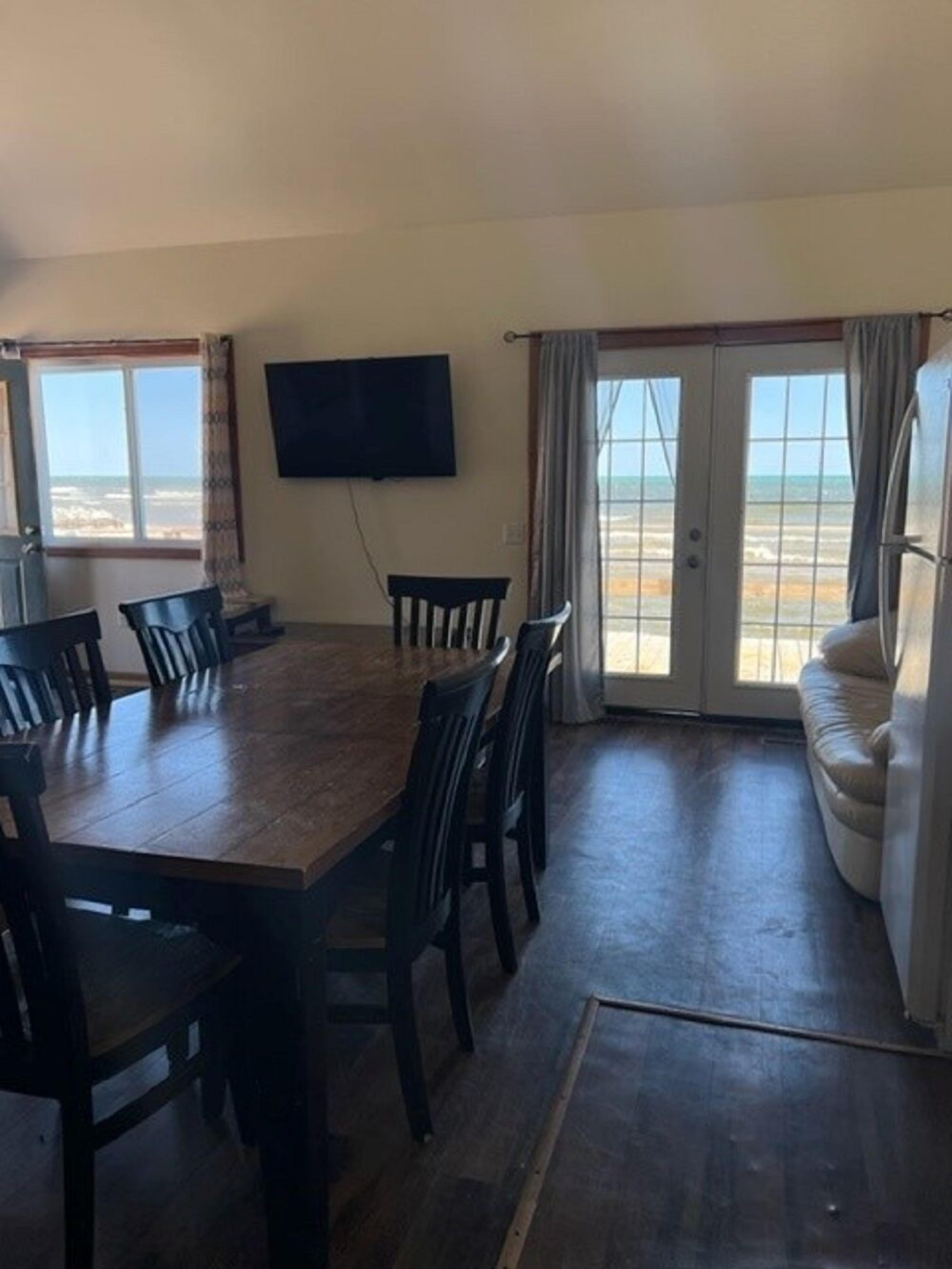 Yellow Cottage #14 - 3 Bedroom (Lake Front) | Living area