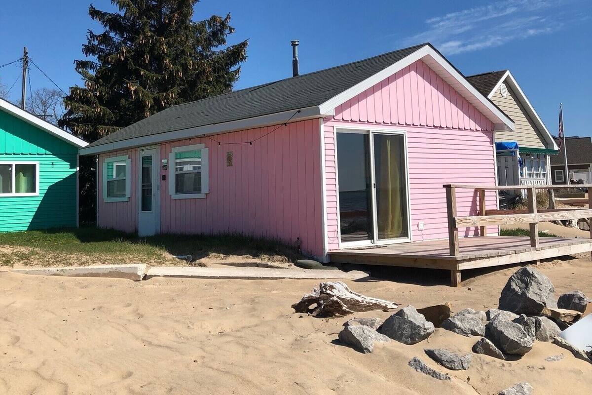 패밀리 코티지, 침실 2개 (Pink - Lake Front) | 저자극성 침구, 무료 WiFi, 각각 다른 스타일의 인테리어, 각각 다르게 가구 비치