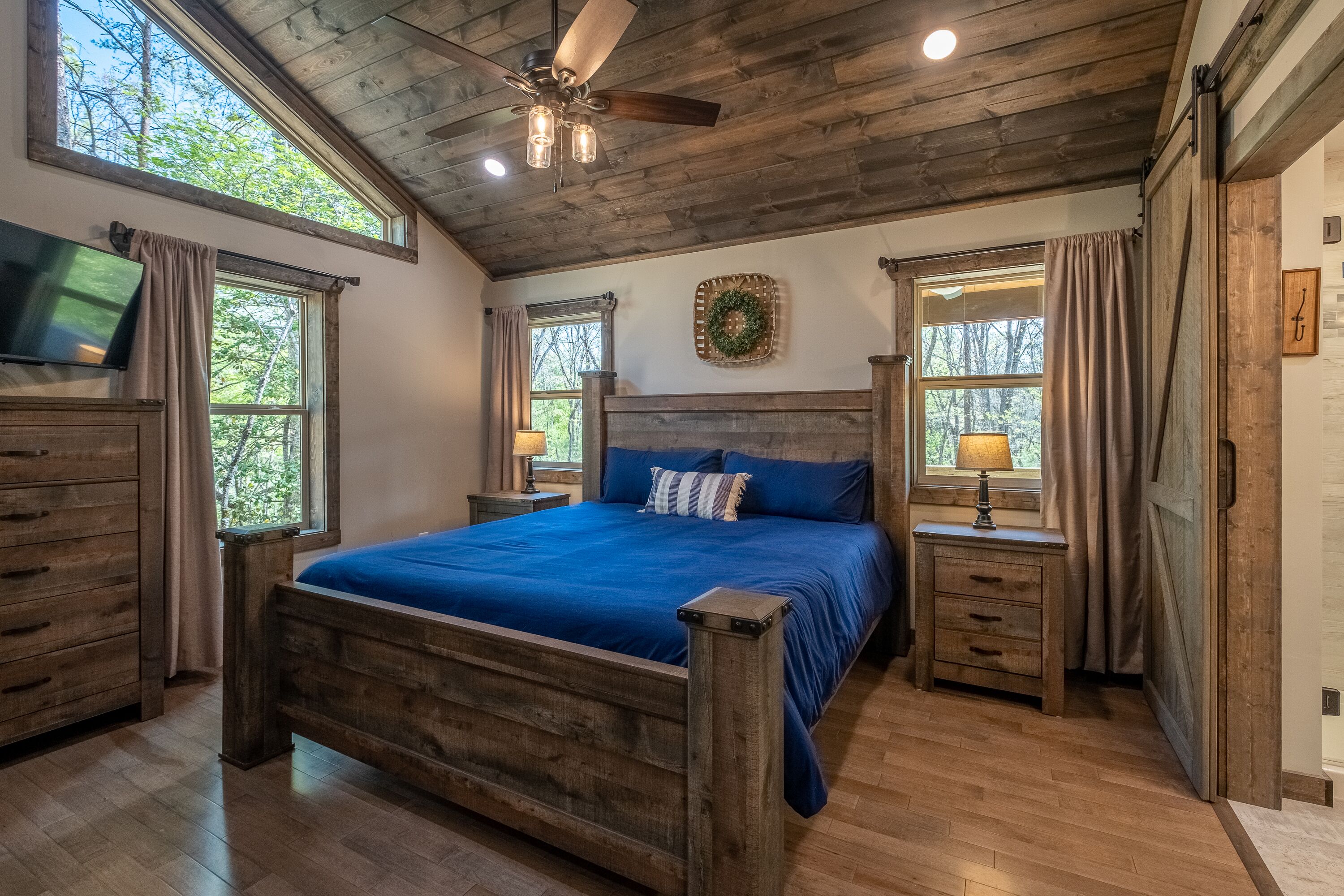 Wraparound Balcony 🌟Private Hot Tub 🌟 Fire Pit 🌟 Couples Getaway 