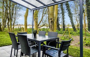 Outdoor dining - Lovely home in Heinkenszand (Heinkenszand)