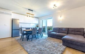 TV - 2 bedroom gorgeous apartment in Solin (Solin)