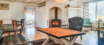 Cozy home in ödeshög with kitchen