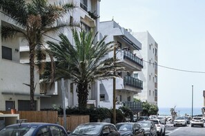 Exterior - Chic & Contemporary 3BR with Modern Vibes (Tel Aviv-Yafo)