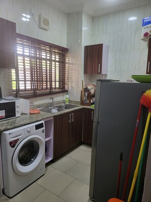 المنشأة من الداخل