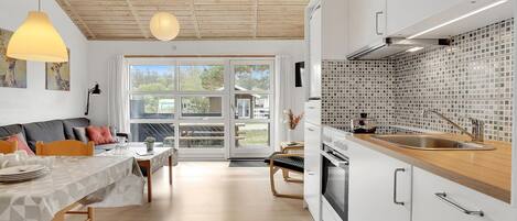 Køleskab, kogeplade, opvaskemaskine