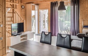 TV - 2 bedroom cozy home in Sianozety (Sianozety)