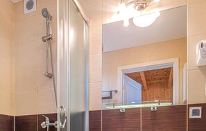 Shower - 2 bedroom cozy home in Sianozety (Sianozety)