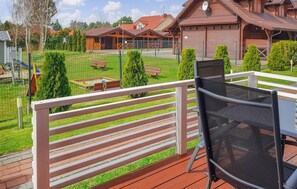Outdoor dining - 2 bedroom cozy home in Sianozety (Sianozety)
