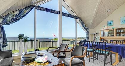 Stunning home in Struer with WiFi