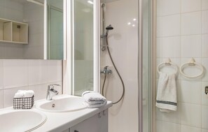 Douche, sèche-cheveux