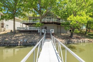 Property grounds - Spacious Family Lake House In Quiet Cove | 45 (Sunrise Beach)