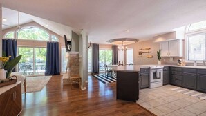 Unclassified image, 5 of 46, button - Spacious Family Lake House In Quiet Cove | 45 (Sunrise Beach)
