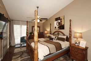 3 slaapkamers, een bureau, een strijkplank/strijkijzer, reisbedje