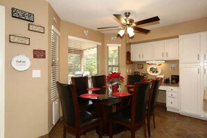Dining - Alta Mesa area with pool and hot tub (Mesa)