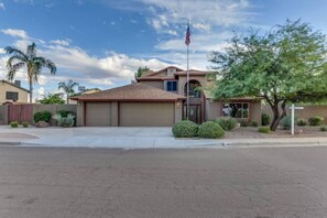 Exterior - Alta Mesa area with pool and hot tub (Mesa)