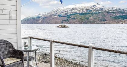 Cozy home in Vanvik with WiFi