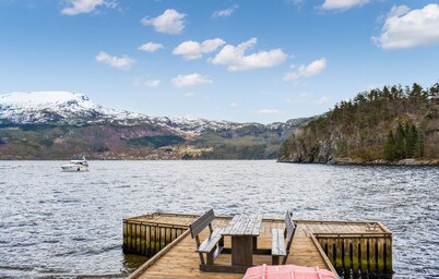 Cozy home in Vanvik with WiFi