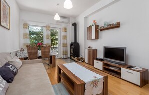 Fernseher, Tischtennisplatte