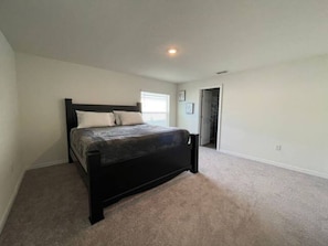 4 bedrooms, desk, iron/ironing board, travel crib