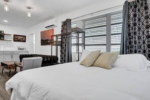 1 habitación, tabla de planchar con plancha, wifi y ropa de cama