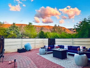 Outdoor dining - Sedona's Stargazing Paradise w/Glowing Red Rock Views (Sedona)