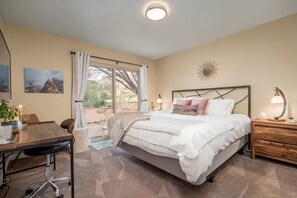 3 bedrooms, in-room safe, desk, iron/ironing board - Sedona's Stargazing Paradise w/Glowing Red Rock Views (Sedona)