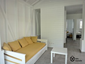 Nhà | Khu phòng khách | TV màn hình phẳng, đồ chơi