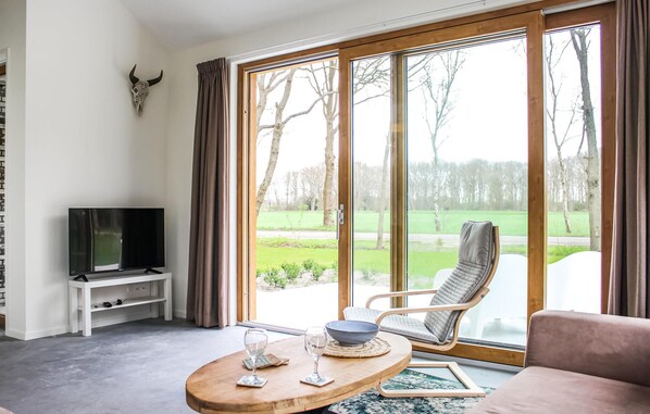 Smart TV - Gorgeous home in IJhorst with kitchen (IJhorst)