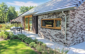 Outdoor dining - Gorgeous home in IJhorst with kitchen (IJhorst)
