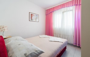 Free WiFi, bed sheets