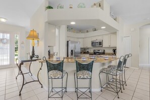 Fridge, microwave, oven, stovetop - Relax along the canal, kayaks, Sunsets, Heated Pool - Villa Relax & Enjoy - Roelens Vacations (Cape Coral)