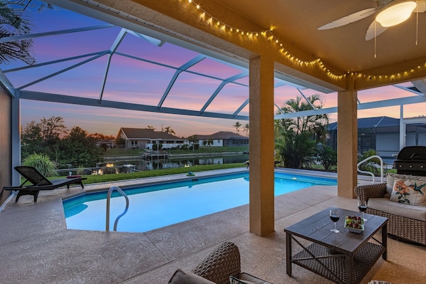 A heated pool - Relax along the canal, kayaks, Sunsets, Heated Pool - Villa Relax & Enjoy - Roelens Vacations (Cape Coral)