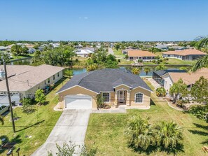 Exterior - Relax along the canal, kayaks, Sunsets, Heated Pool - Villa Relax & Enjoy - Roelens Vacations (Cape Coral)