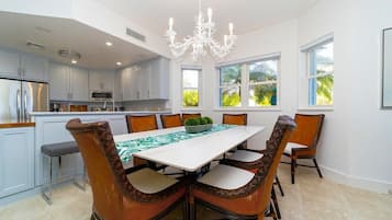 Condo, vista a la playa | Comedor