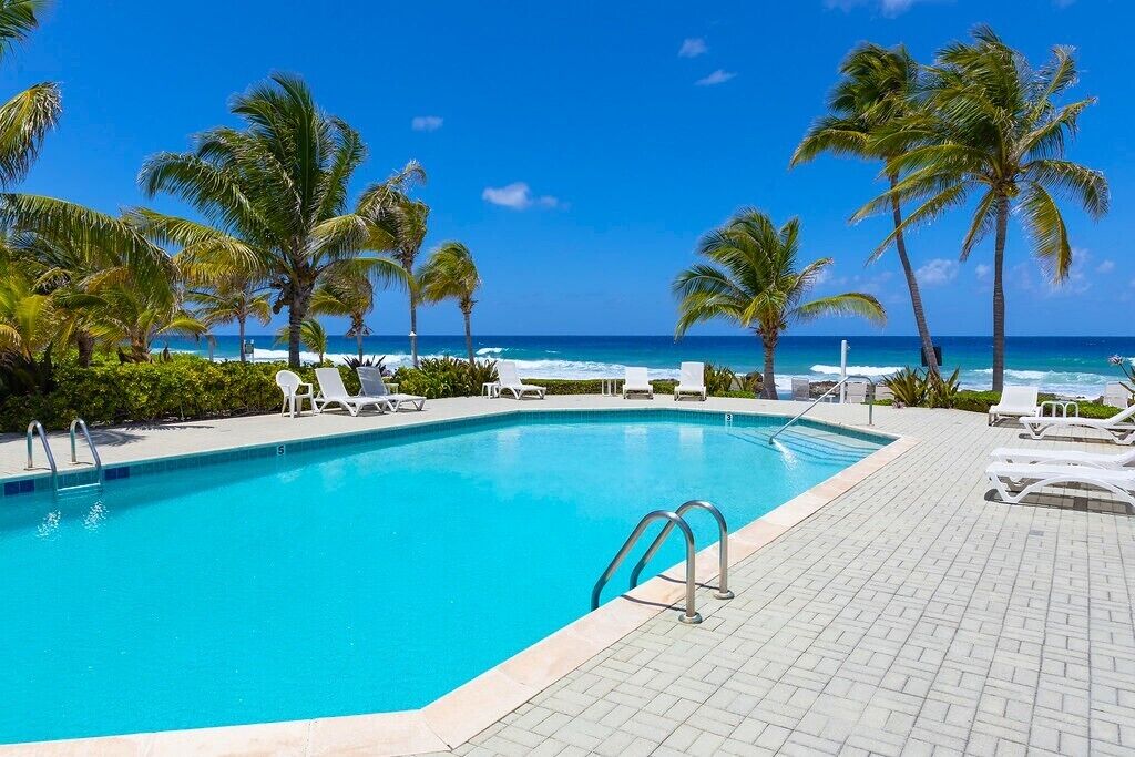 Outdoor pool, free cabanas, pool umbrellas