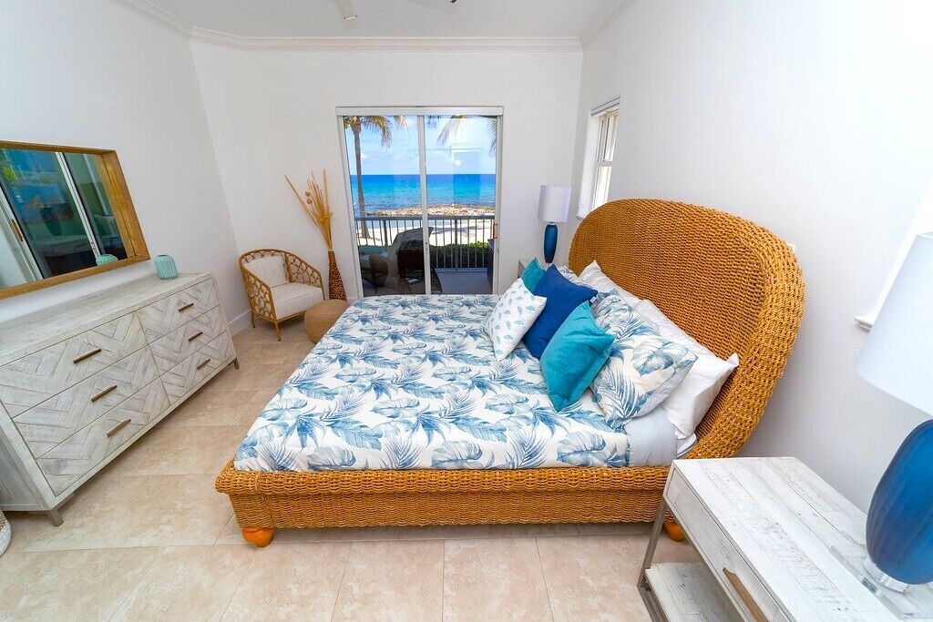 Condo, vista a la playa | Caja de seguridad en la habitación y decoración personalizada 