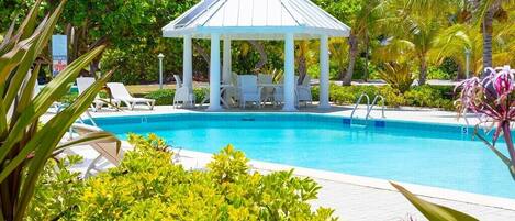 Outdoor pool, free cabanas, pool umbrellas