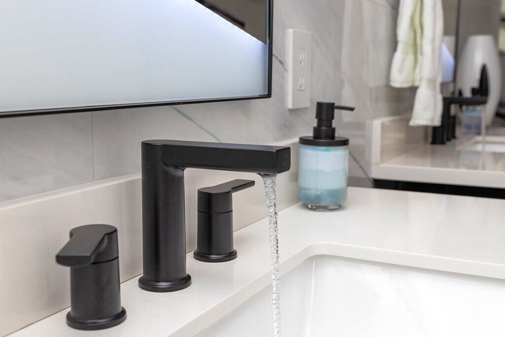 Beachfront Condo | Bathroom | Free toiletries, hair dryer, towels, soap